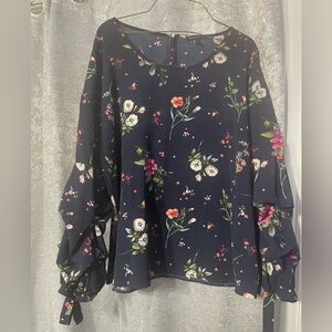 XL Women’s  Signature Studios Floral black Blouse